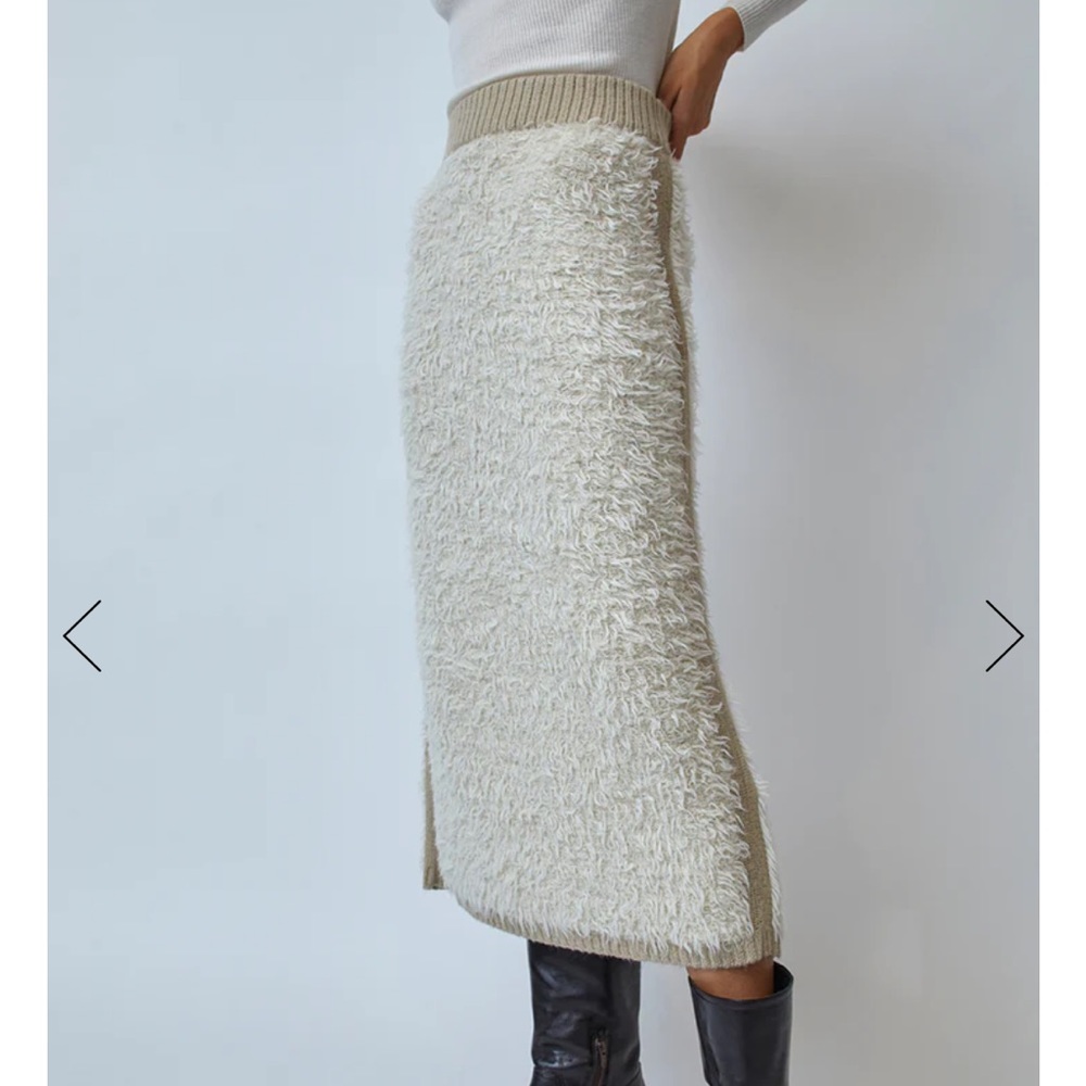 IN SEARCH OF: Lauren Manoogian sherpa skirt in small or xs 🙏